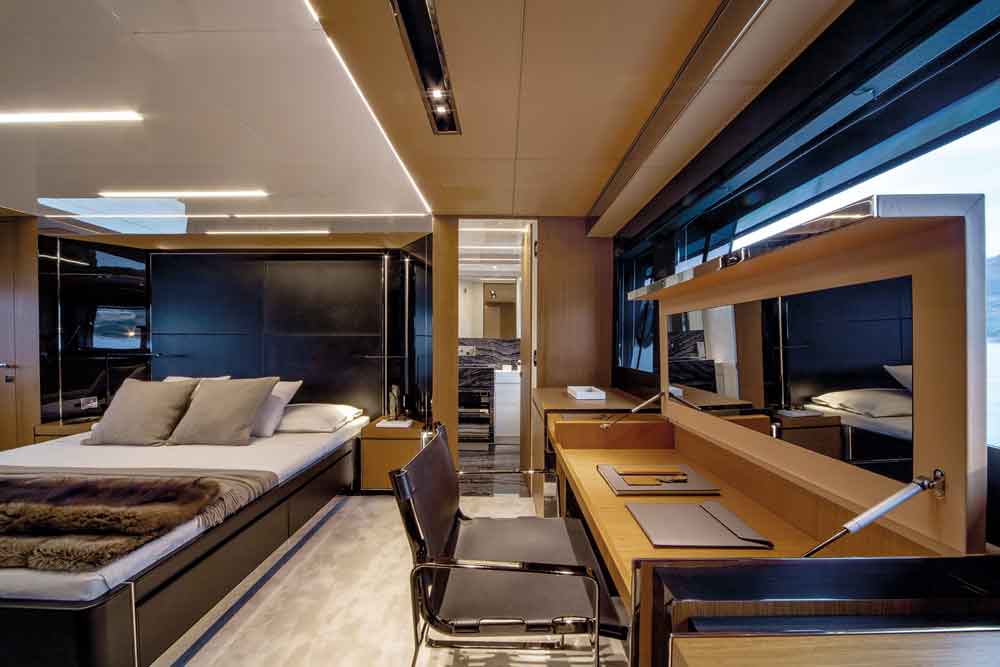 RIVA 100' CORSARO
