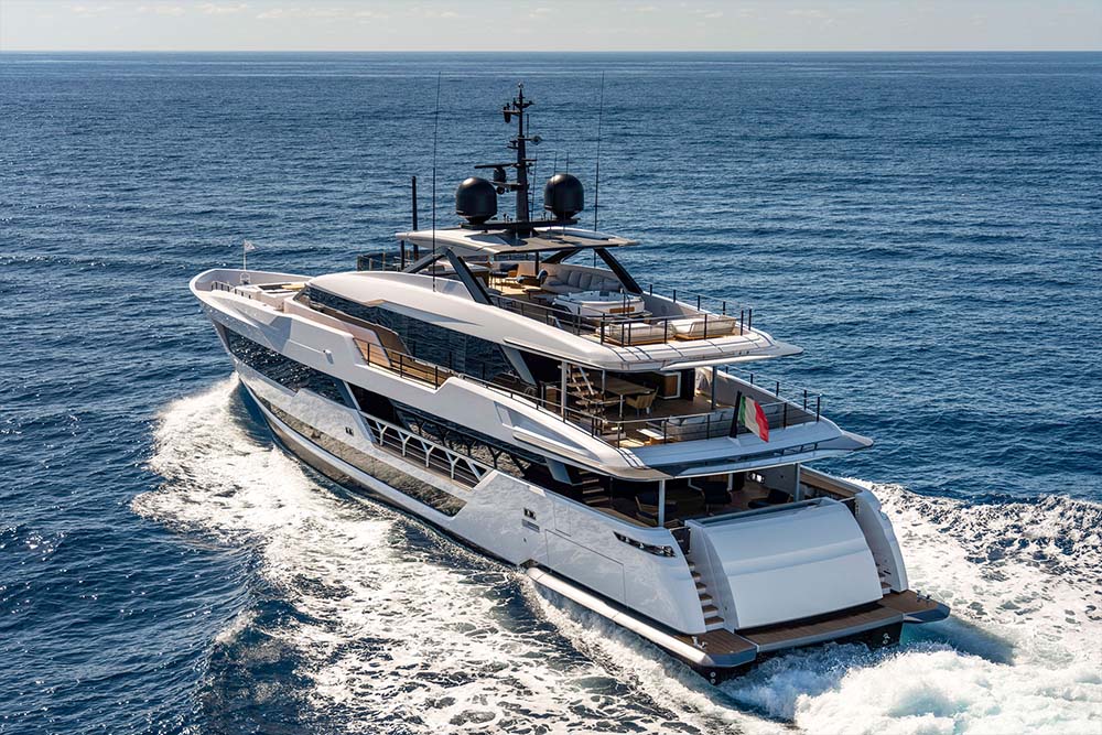 CUSTOM LINE 140′ NEW