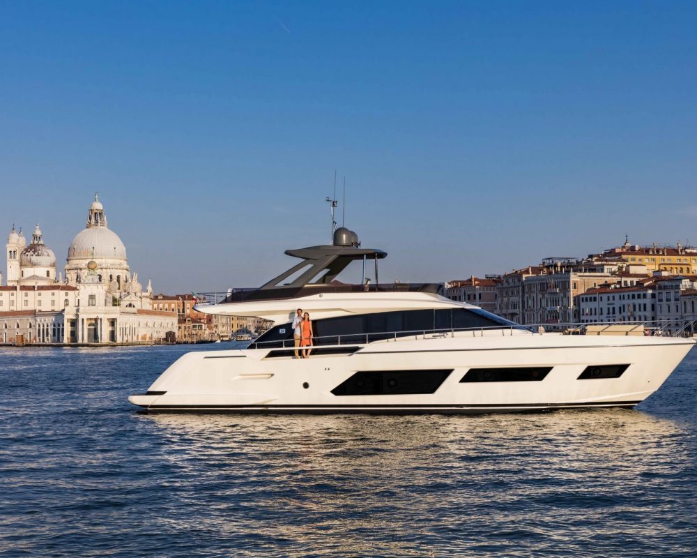 Ferretti Yacht New 670