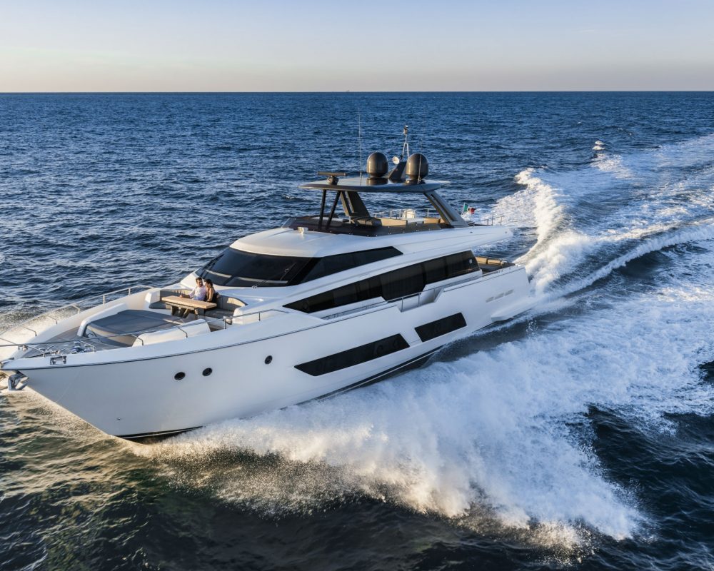 New Ferretti Yacht 850