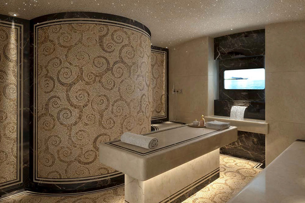 限られたスペースでもインテリアデザイナーの創造的で実用的な解決法により船上のスパは可能