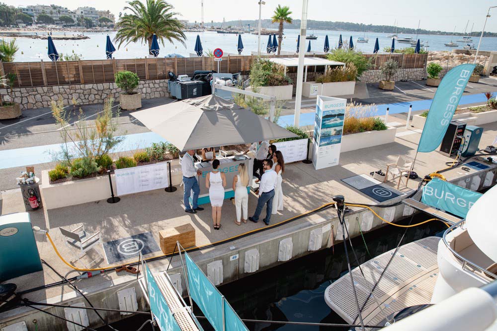 Burgessのブローカーチームはあなたのようなクライアントのためにあらゆるタイプのヨットを売り買いします