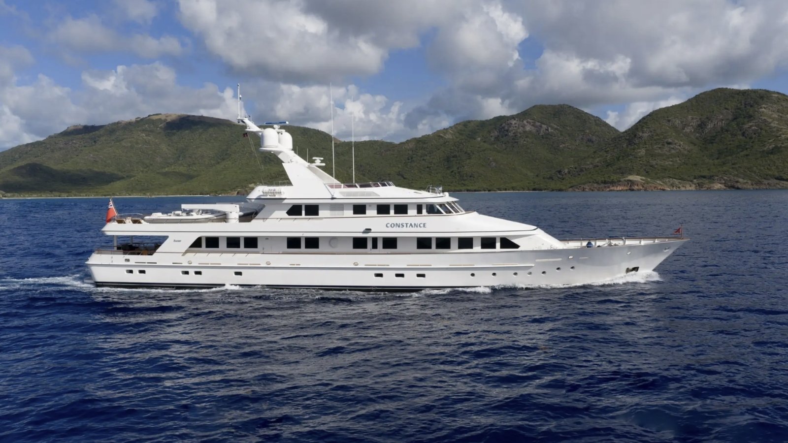 カンヌヨッティングフェスティバルでBurgessから売りに出したM/Y Constance