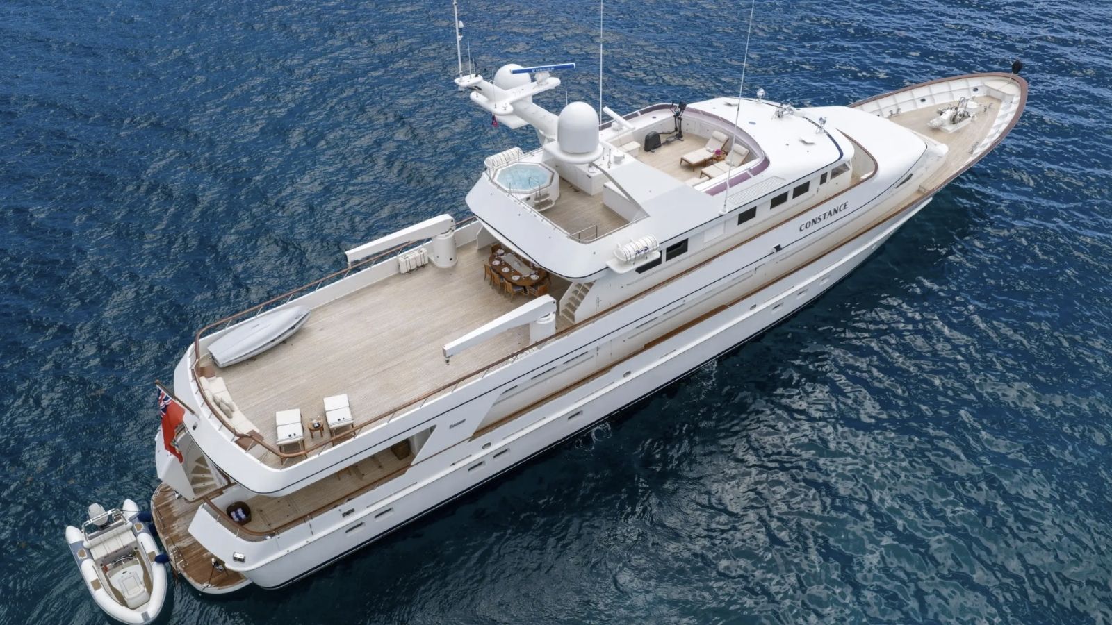 カンヌヨッティングフェスティバルでBurgessが売りに出したM/Y Constance。